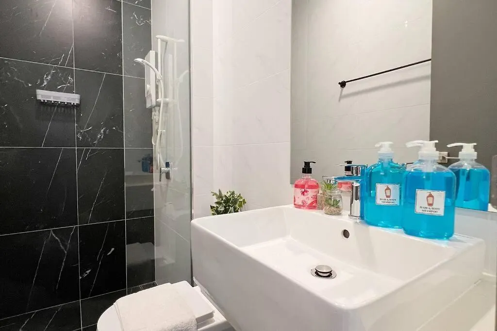 Apartment Georgetown Karpal Singh Skypool 3 Car Park Family & Baby-Friendly 10 Pax Luxury Suite