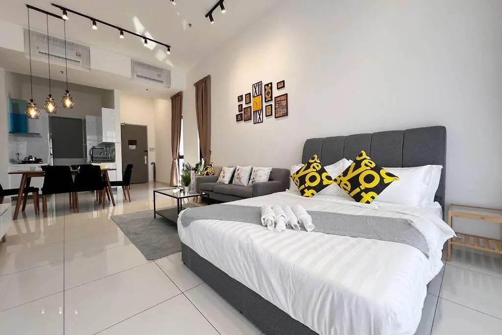 Georgetown Karpal Singh Skypool 3 Car Park Family & Baby-Friendly 10 Pax Luxury Suite Apartment