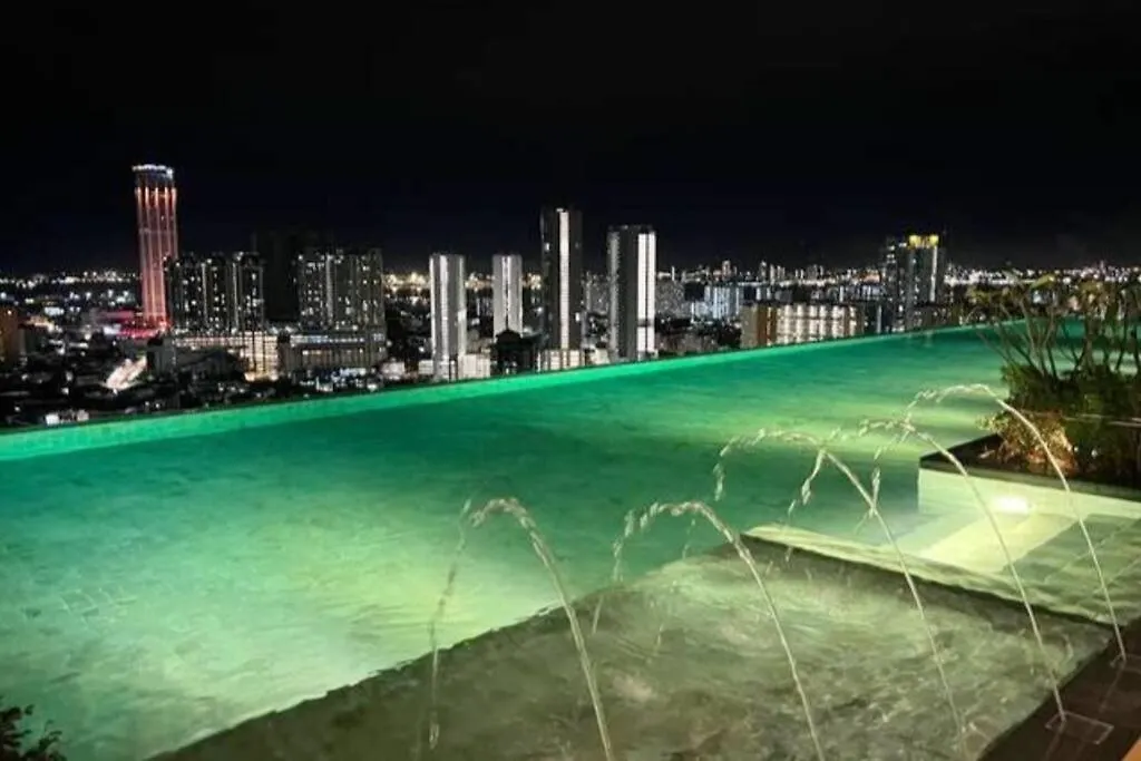 Georgetown Karpal Singh Skypool 3 Car Park Family & Baby-Friendly 10 Pax Luxury Suite