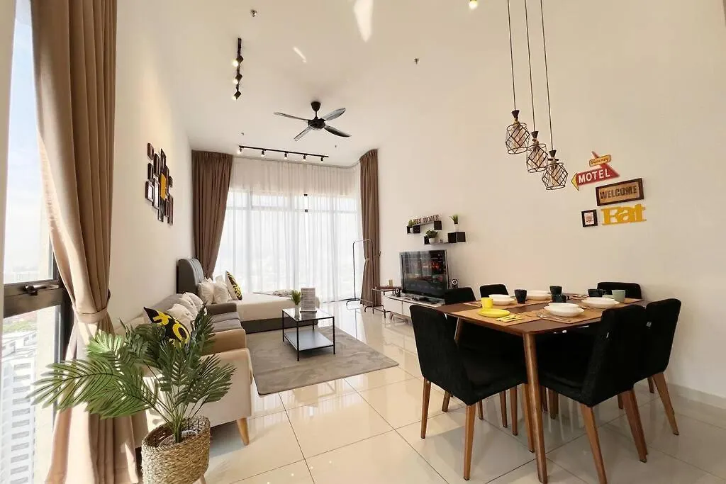 Apartment Georgetown Karpal Singh Skypool 3 Car Park Family & Baby-Friendly 10 Pax Luxury Suite