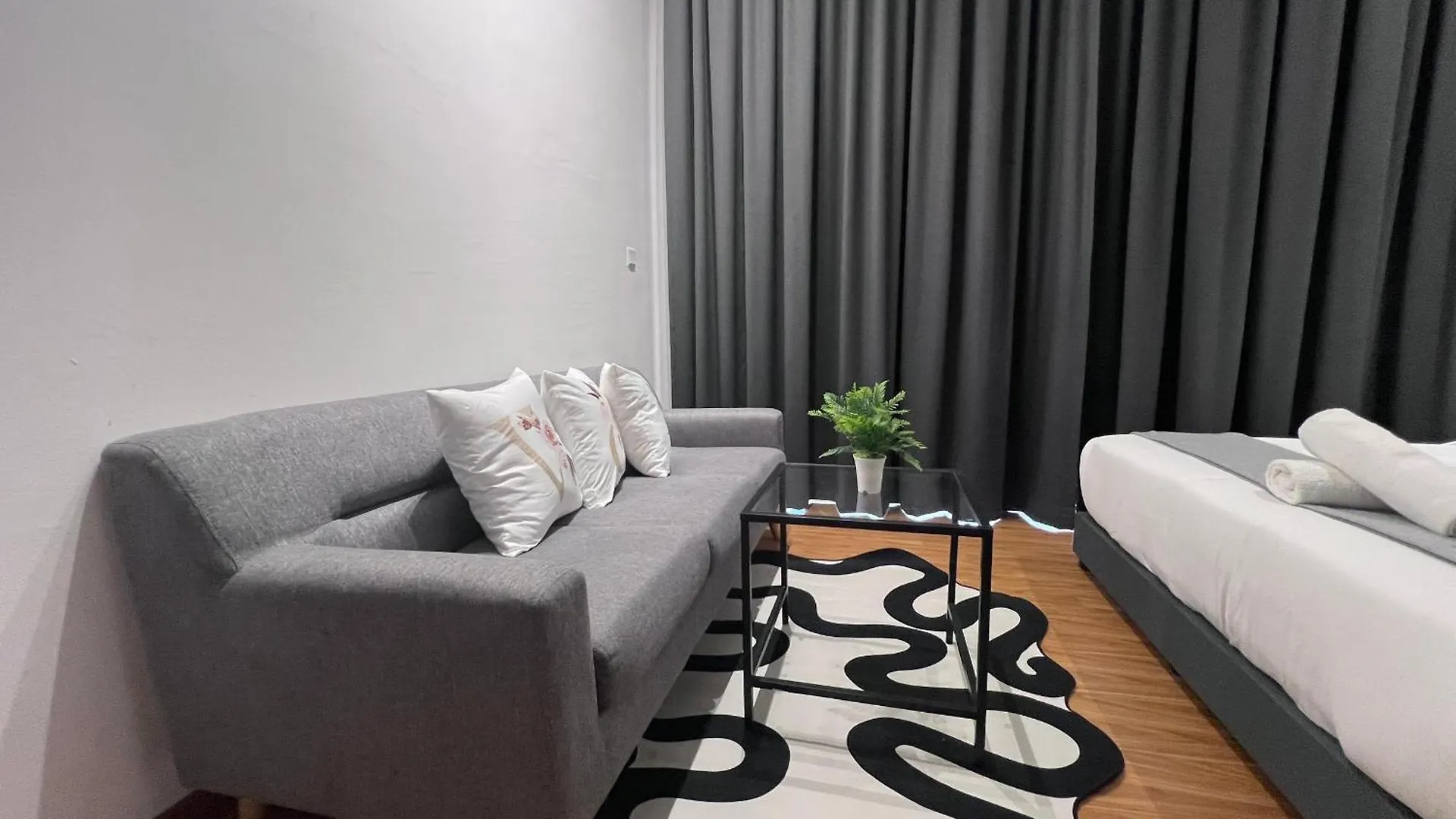 Georgetown Karpal Singh Skypool 3 Car Park Family & Baby-Friendly 10 Pax Luxury Suite
